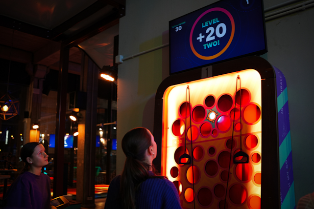 Affichage du score du mini golf interactif Golf & Chill chez Koezio Bruxelles