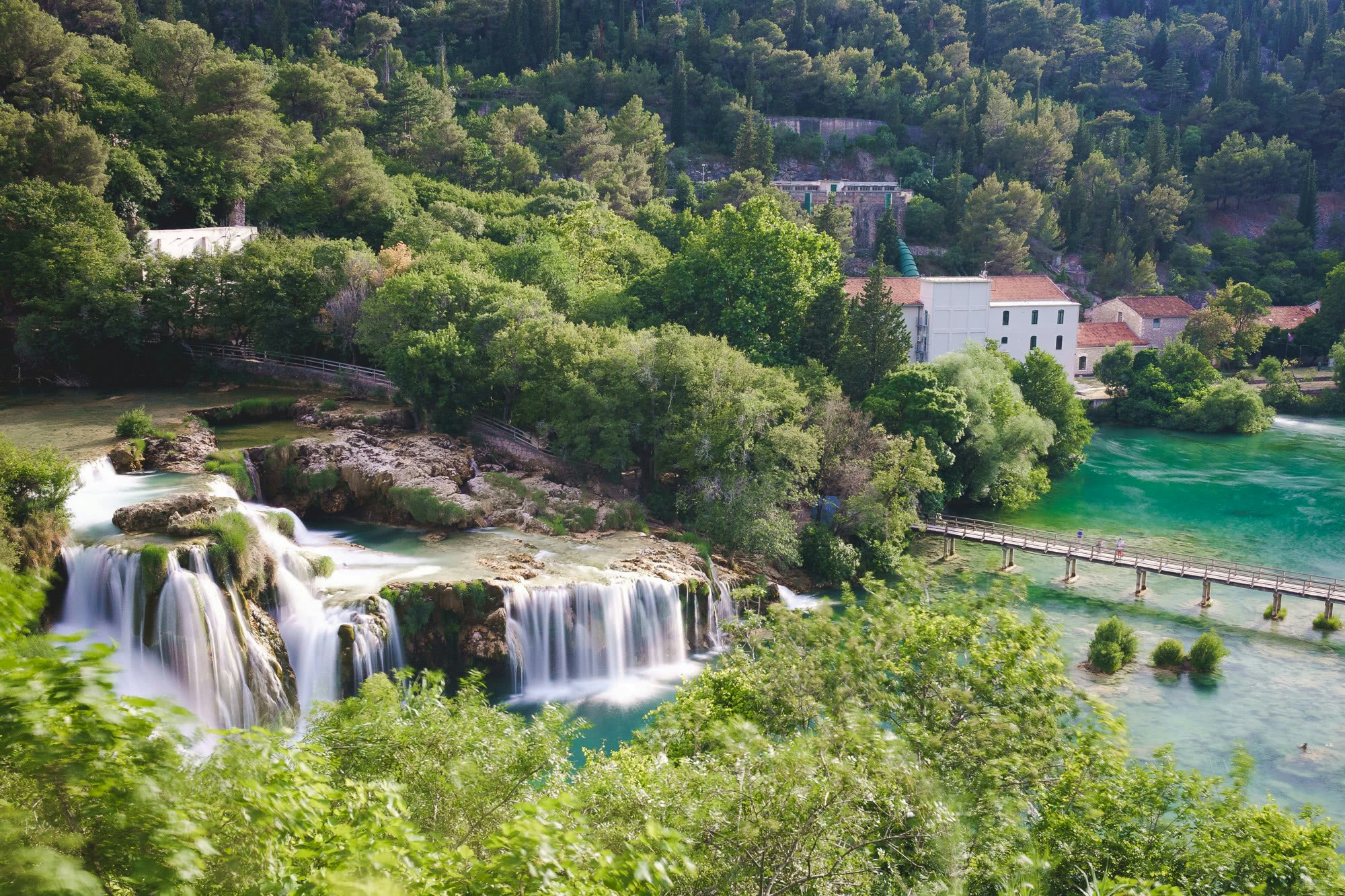 The falls and visitor bridge