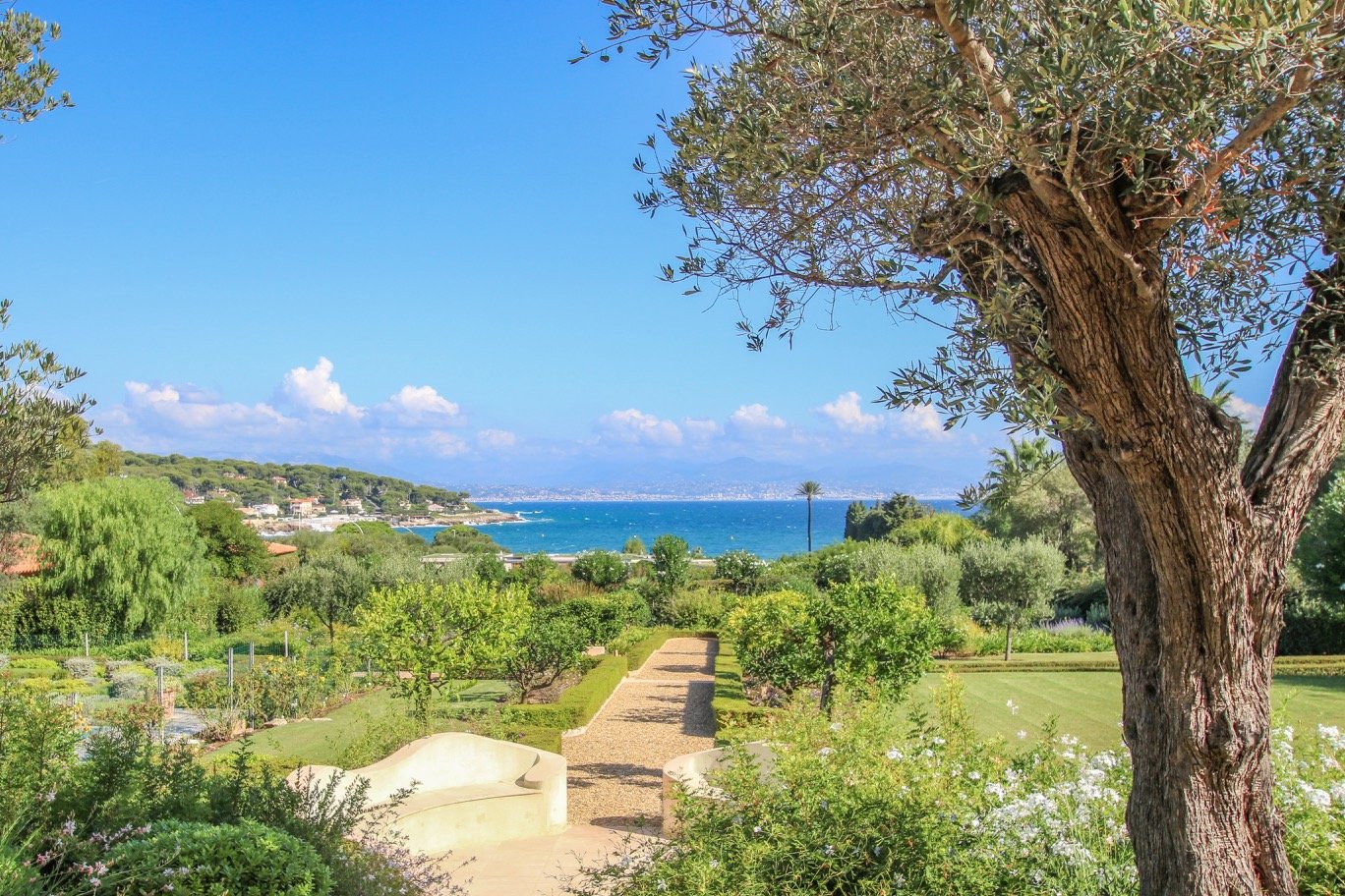 villa de luxe · a Cap d'Antibes · 10 chambres · photo 1 sur 11
