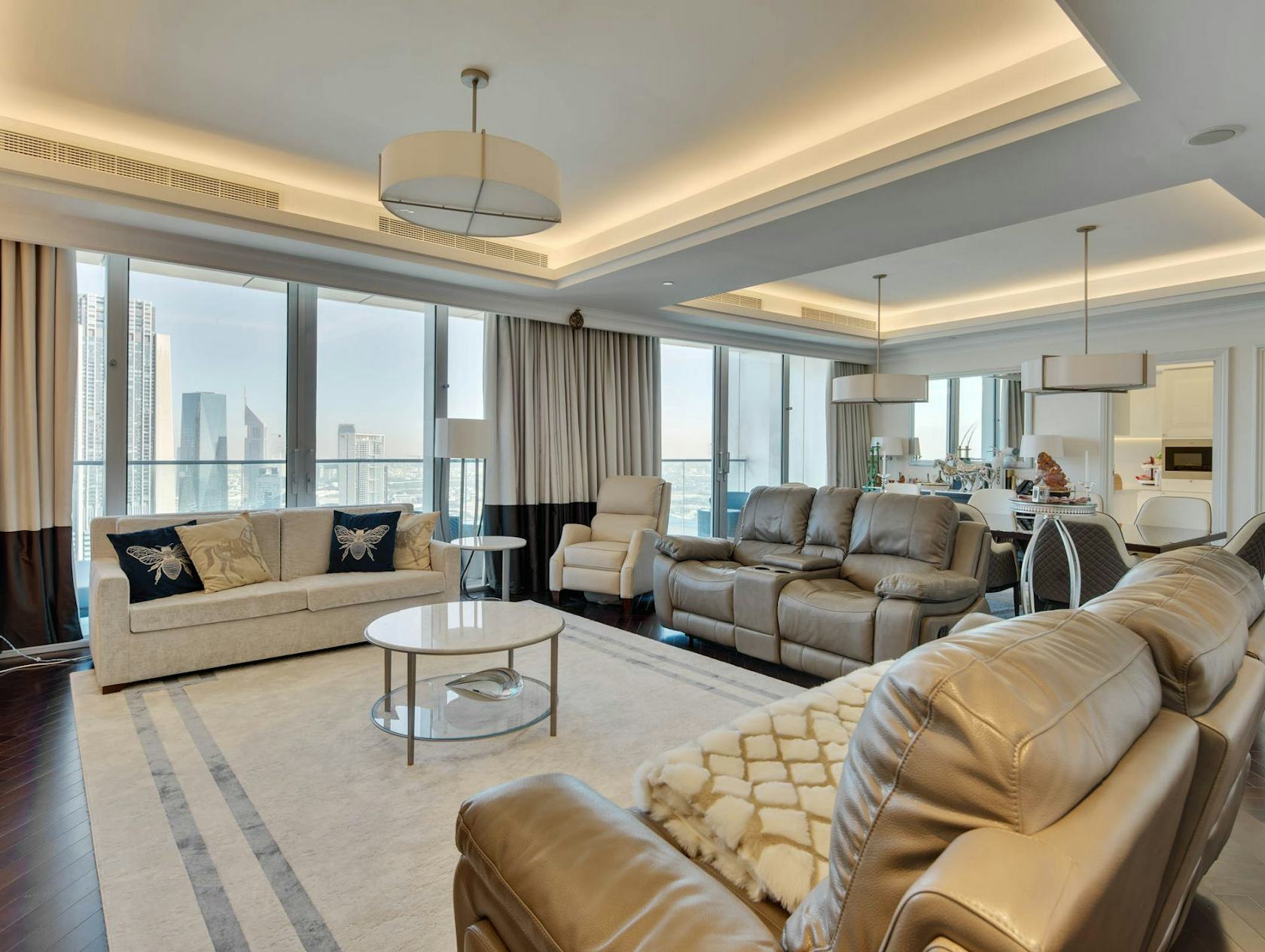 Luxury Serviced Apartment with Sea Views in Downtown Dubai