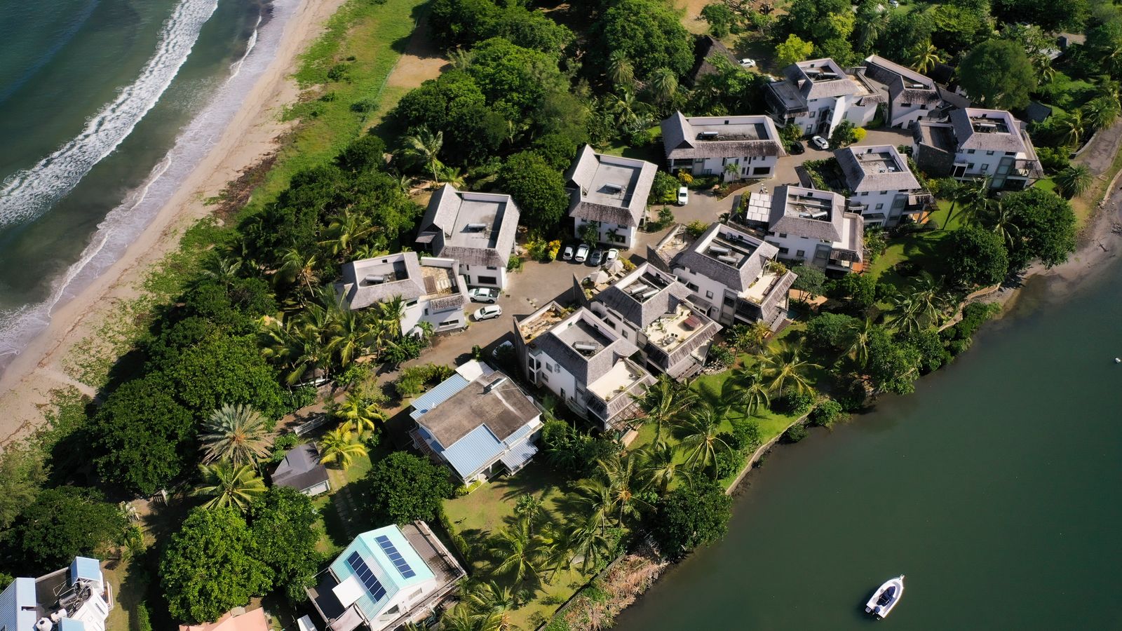 villa de luxe · a Tamarin · 4 chambres · 4 salles de bain · photo 1 sur 11