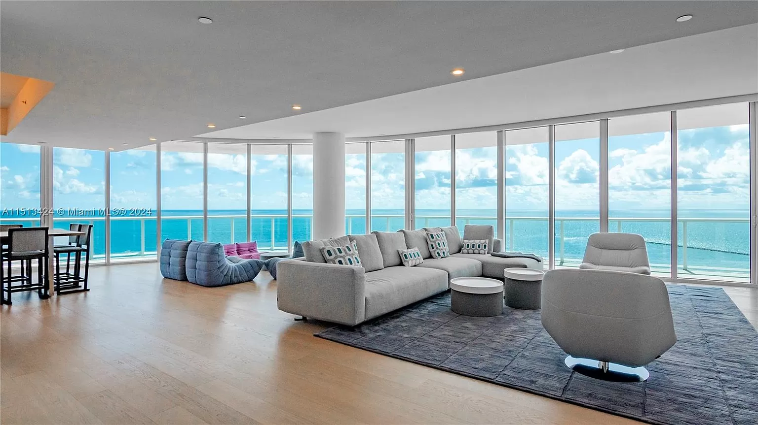 Unique 5-bedroom continuum unit - 4378 square feet of exclusive size