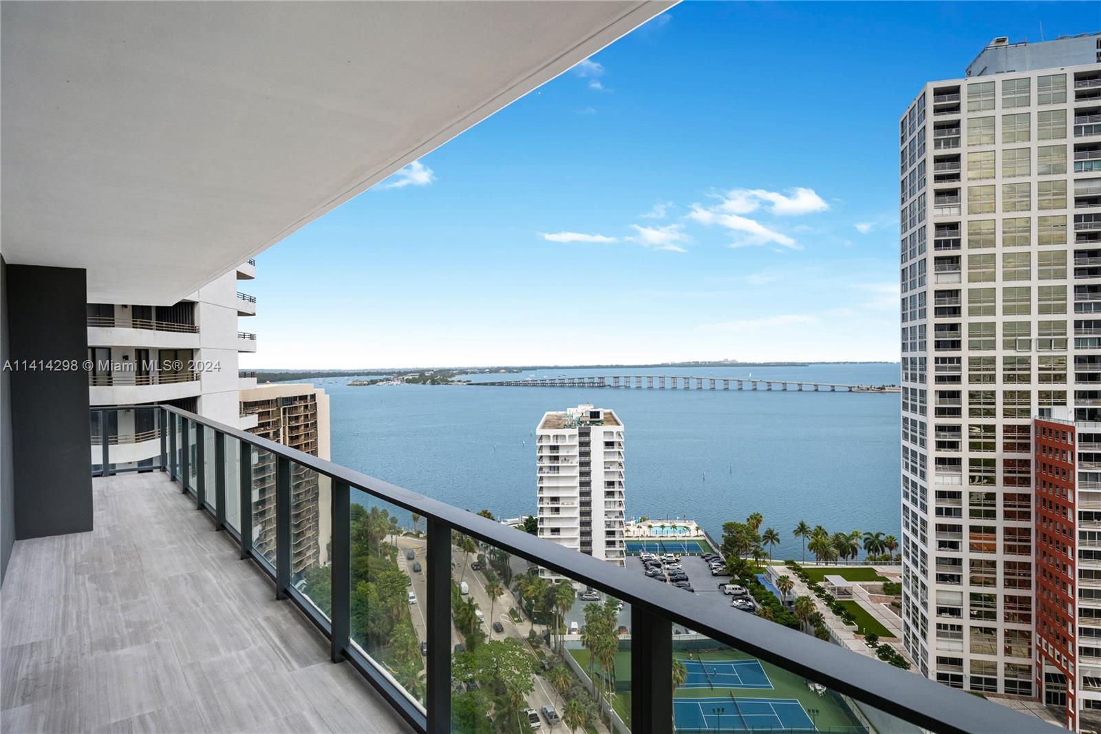 Luxurious 2-bedroom condo with panoramic views for sale in Brickell