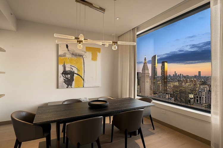 Spacious penthouse with panoramic views for sale in Lower Manhattan