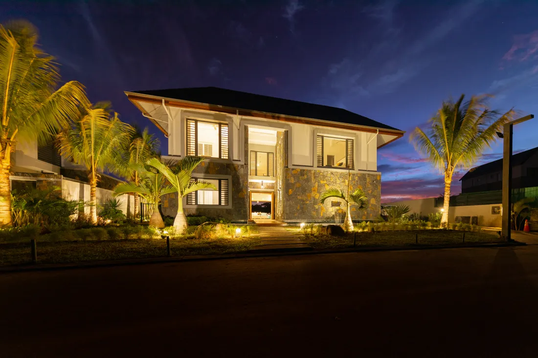 villa de luxe · a Rivière Noire · 6 chambres · 6 salles de bain · photo 1 sur 51