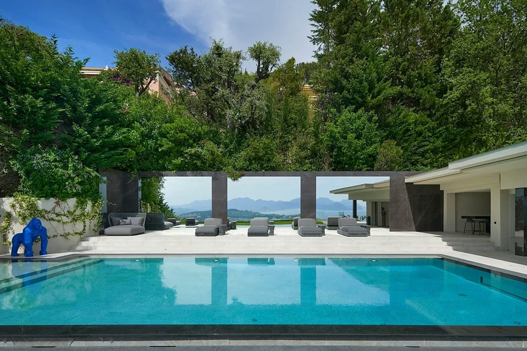 Luxury villas on the Côte d'Azur: A guide to coastal elegance
