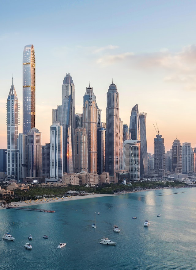 À vendre : Penthouse luxueux avec vue sur mer et services exclusifs