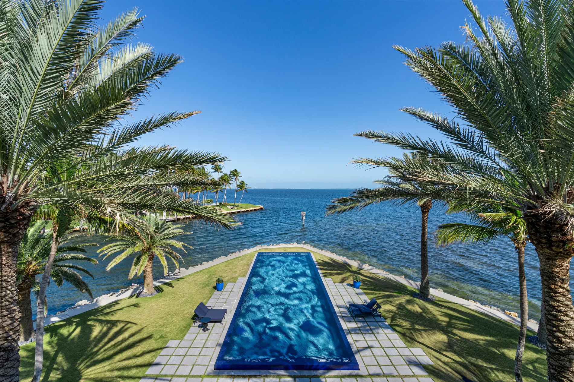 Coral Gables : Une Villa d’Exception avec Vue Panoramique sur l’Océan