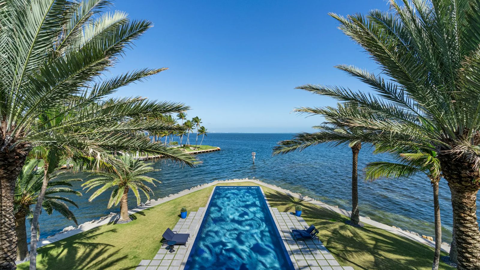 Coral Gables: An Exquisite Luxury Villa with Panoramic Ocean Views