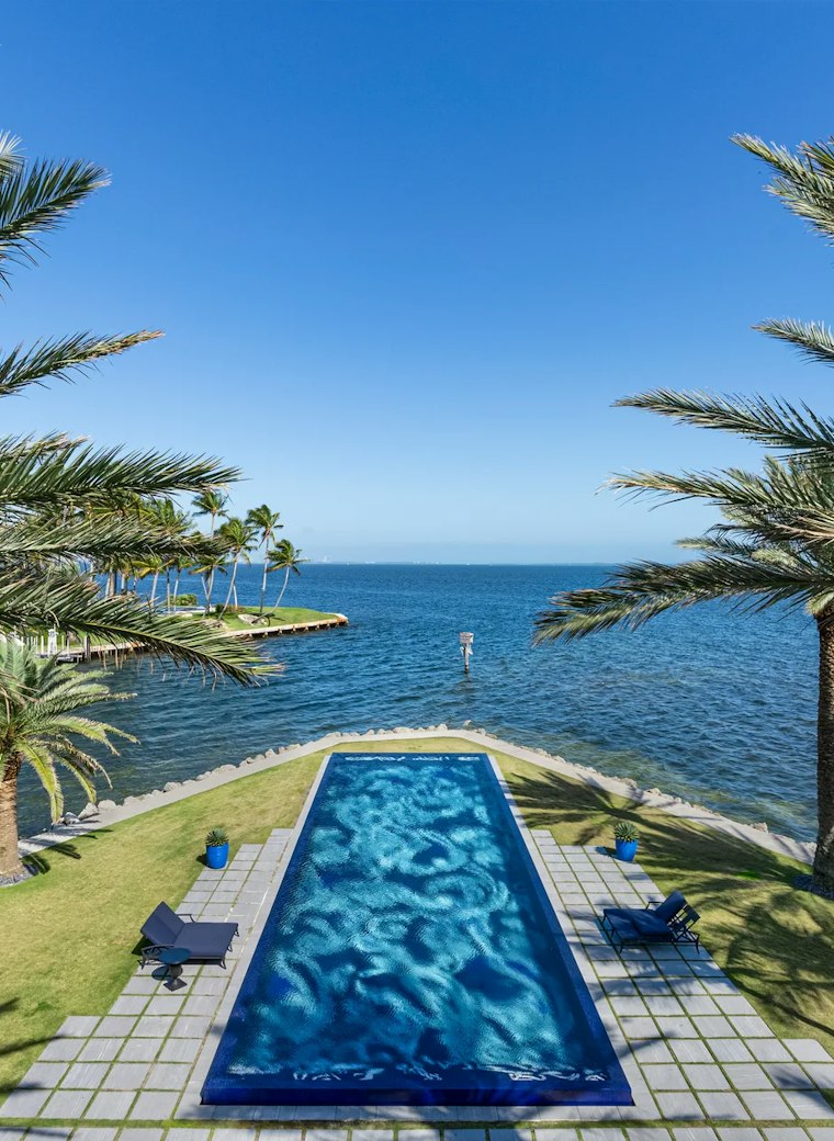 Coral Gables: An Exquisite Luxury Villa with Panoramic Ocean Views