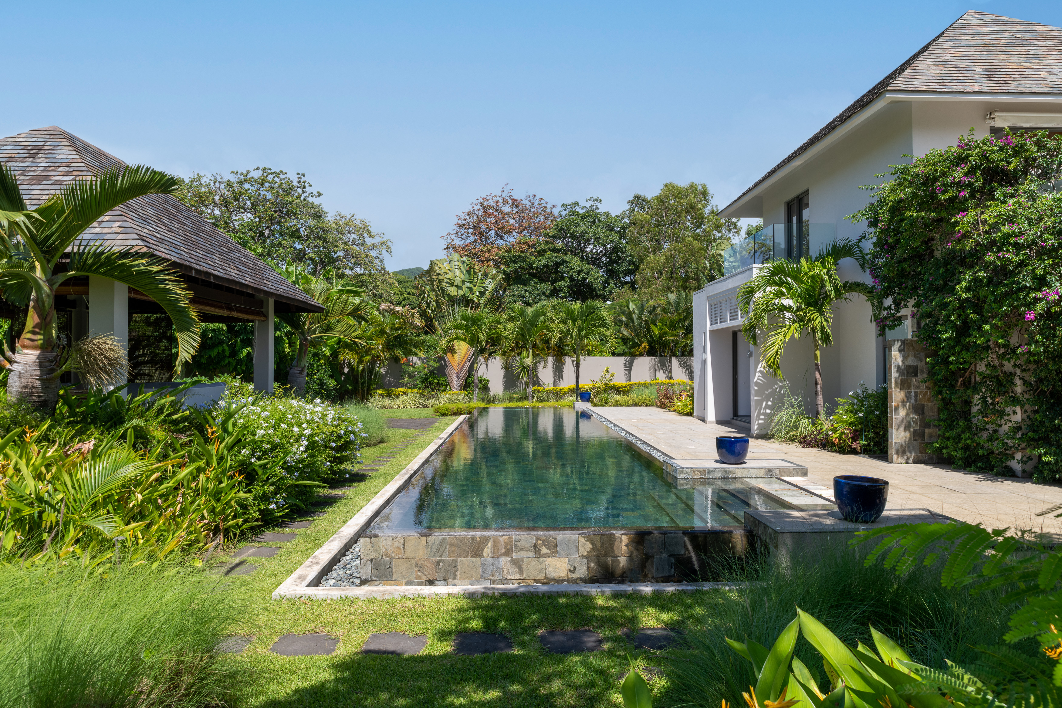 villa de luxe · a Beau Champ · 4 chambres · 4 salles de bain · photo 1 sur 27