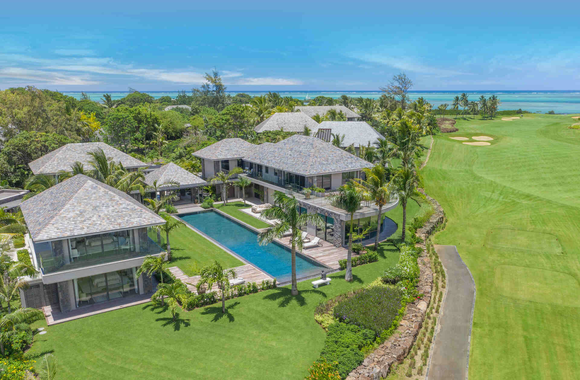 Villa de luxe à vendre sur la Côte Est de l'Île Maurice : 4 chambres, vue sur golf et paysages tropicaux
