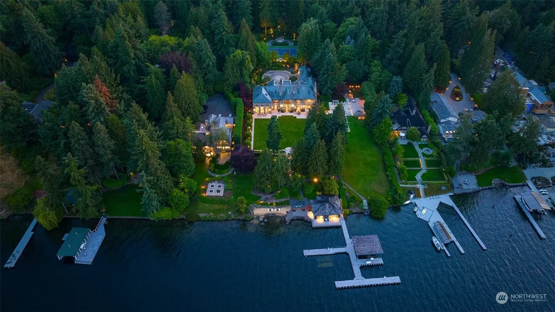 Domaine exclusif sur le lac Washington : 4,3 acres de luxe et de sérénité