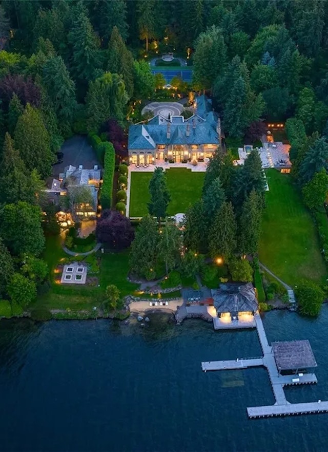 Domaine exclusif sur le lac Washington : 4,3 acres de luxe et de sérénité