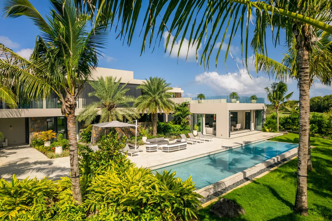 villa de luxe · a Beau Champ · 5 chambres · 6 salles de bain · photo 1 sur 29