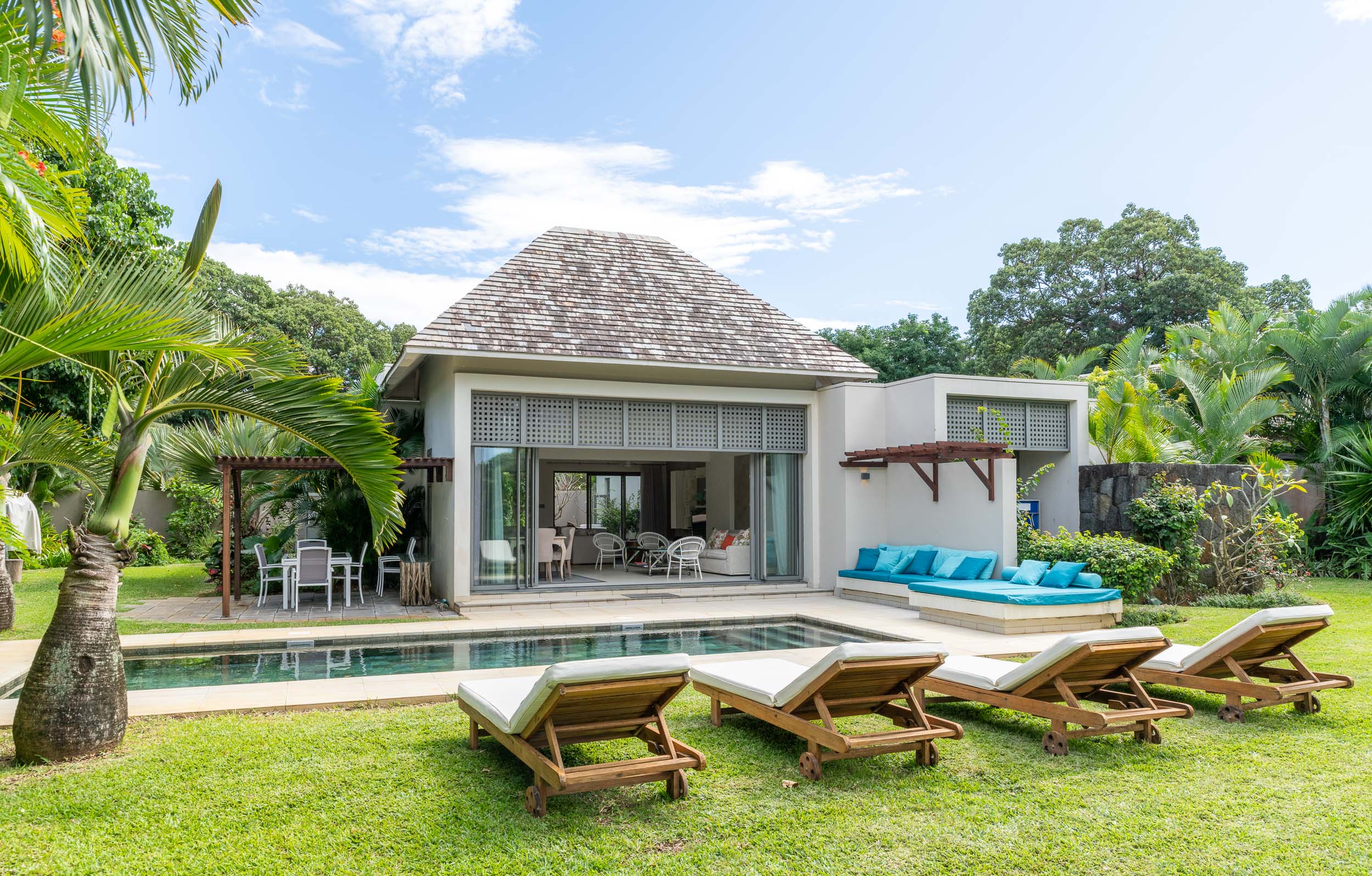 villa de luxe · a Beau Champ · 3 chambres · 3 salles de bain · photo 1 sur 26