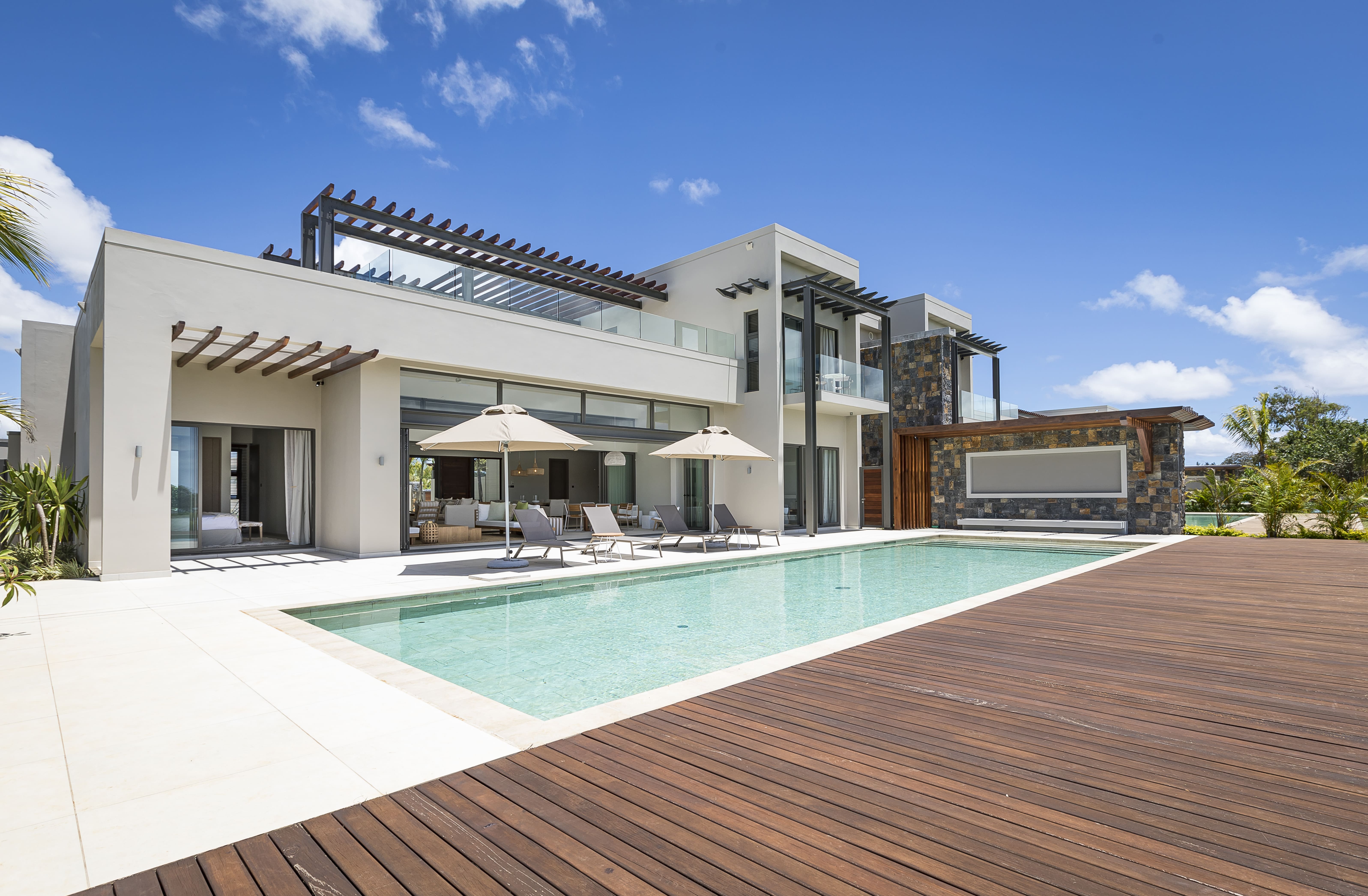 villa de luxe · a Beau Champ · 4 chambres · 4 salles de bain · photo 1 sur 14