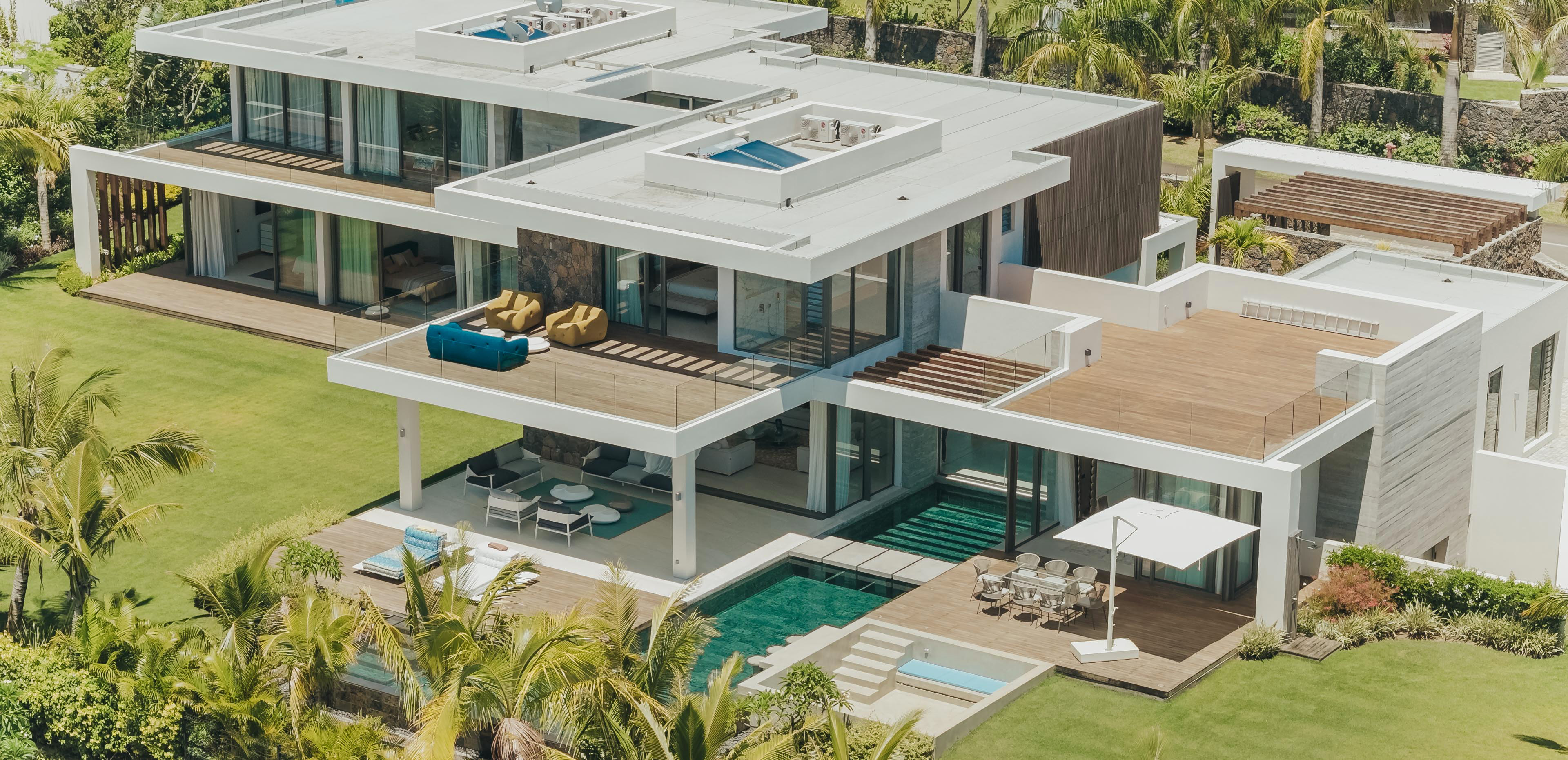 villa de luxe · a Beau Champ · 5 chambres · 5 salles de bain · photo 1 sur 12