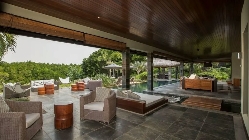 Covered veranda opening onto the mangrove and the lagoon