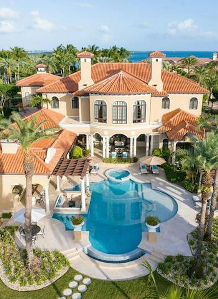 For Sale : Exceptional property on Paradise Island