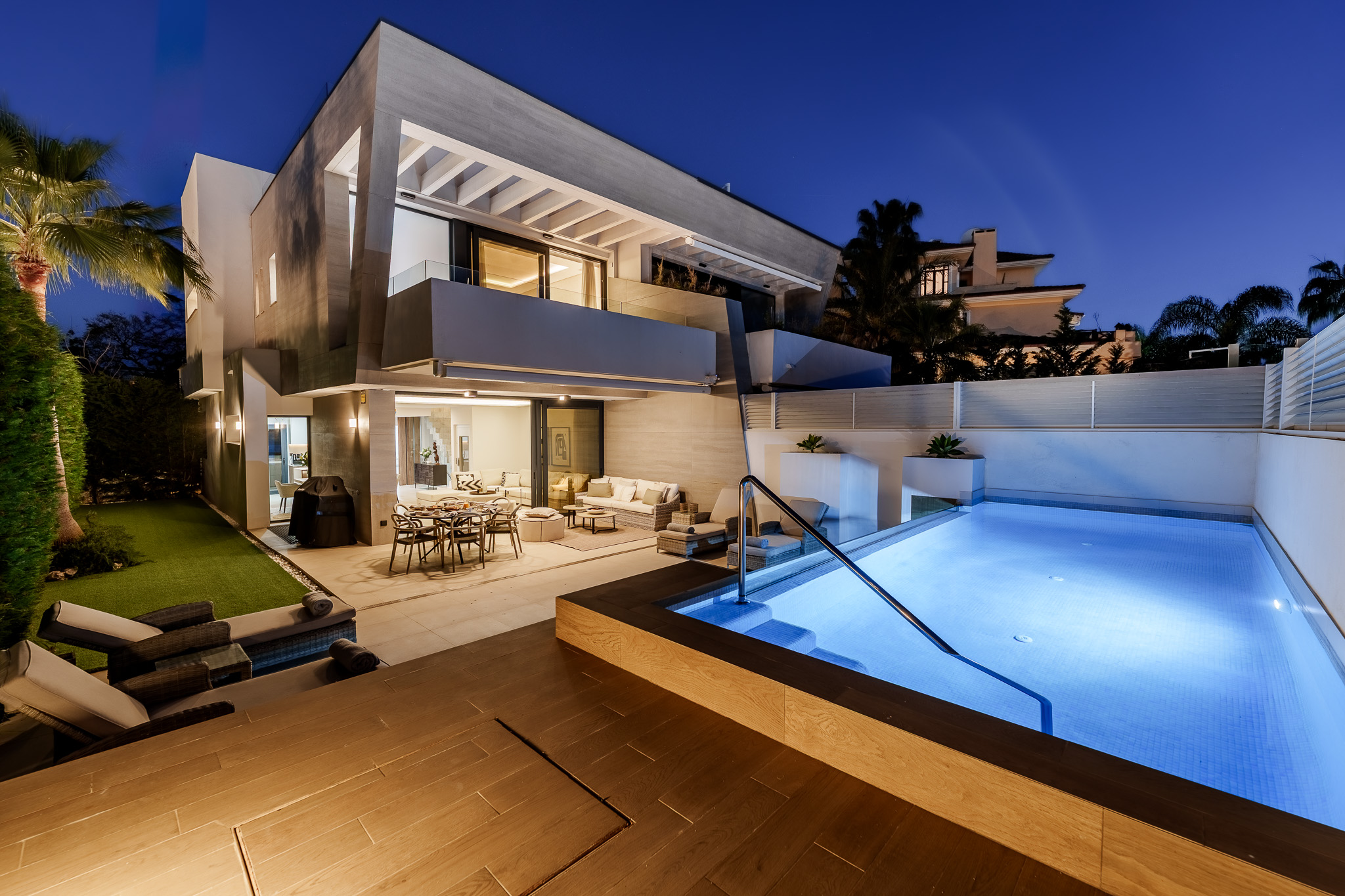  Modern villa with private pool and rooftop Jacuzzi in Puerto Banús