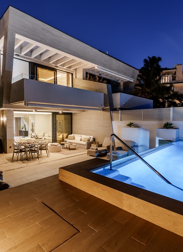 Modern villa with private pool and rooftop Jacuzzi in Puerto Banús