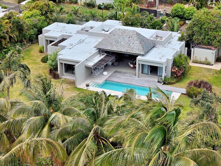 villa de luxe · a Beau Champ · 3 chambres · 3 salles de bain · photo 3 sur 18