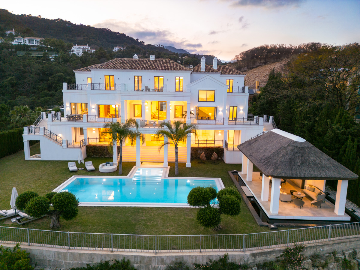 Luxury villa with sea views for sale | El Madroñal, Marbella