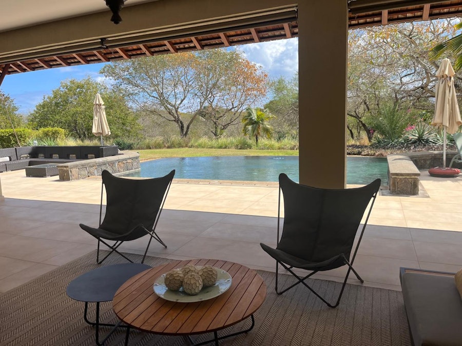 Villa for sale in Tamarina — Pool & terrace