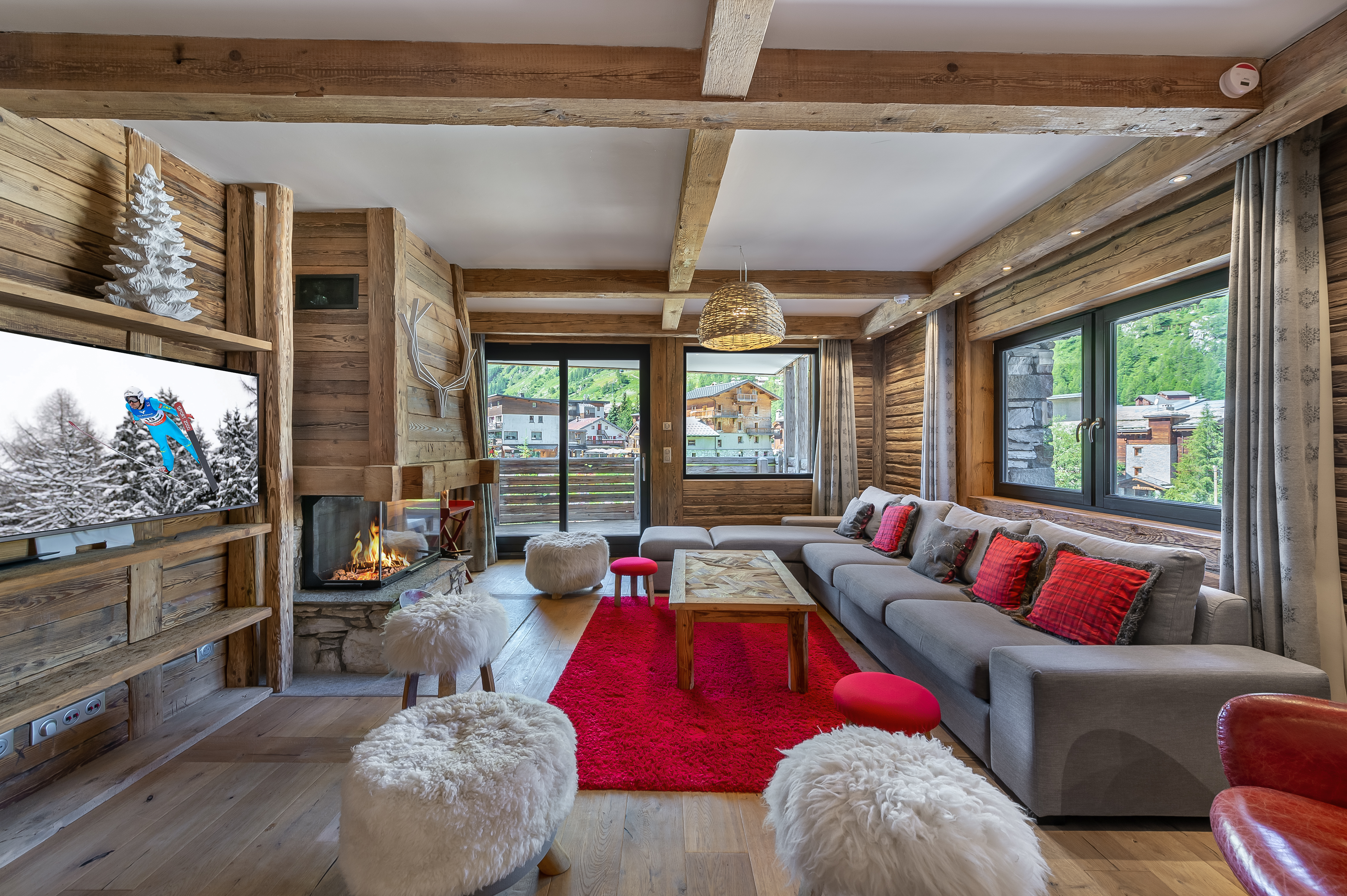 Exceptional 4-Bedroom Apartment in Val d’Isère – Panoramic Ski Slope Views & Private Sauna