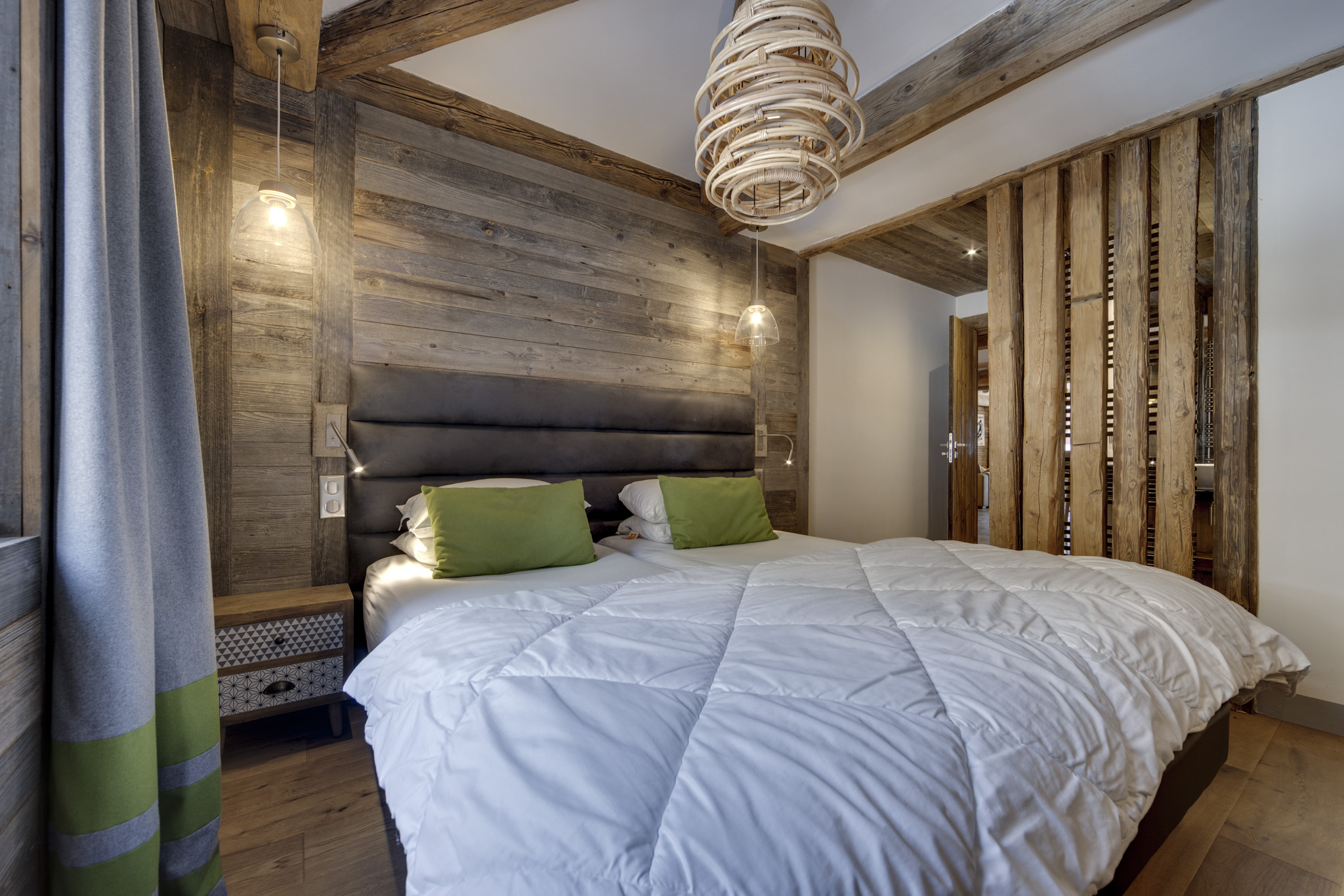 Exceptional 4-Bedroom Apartment in Val d’Isère – High Floor, Panoramic Views & Private Sauna