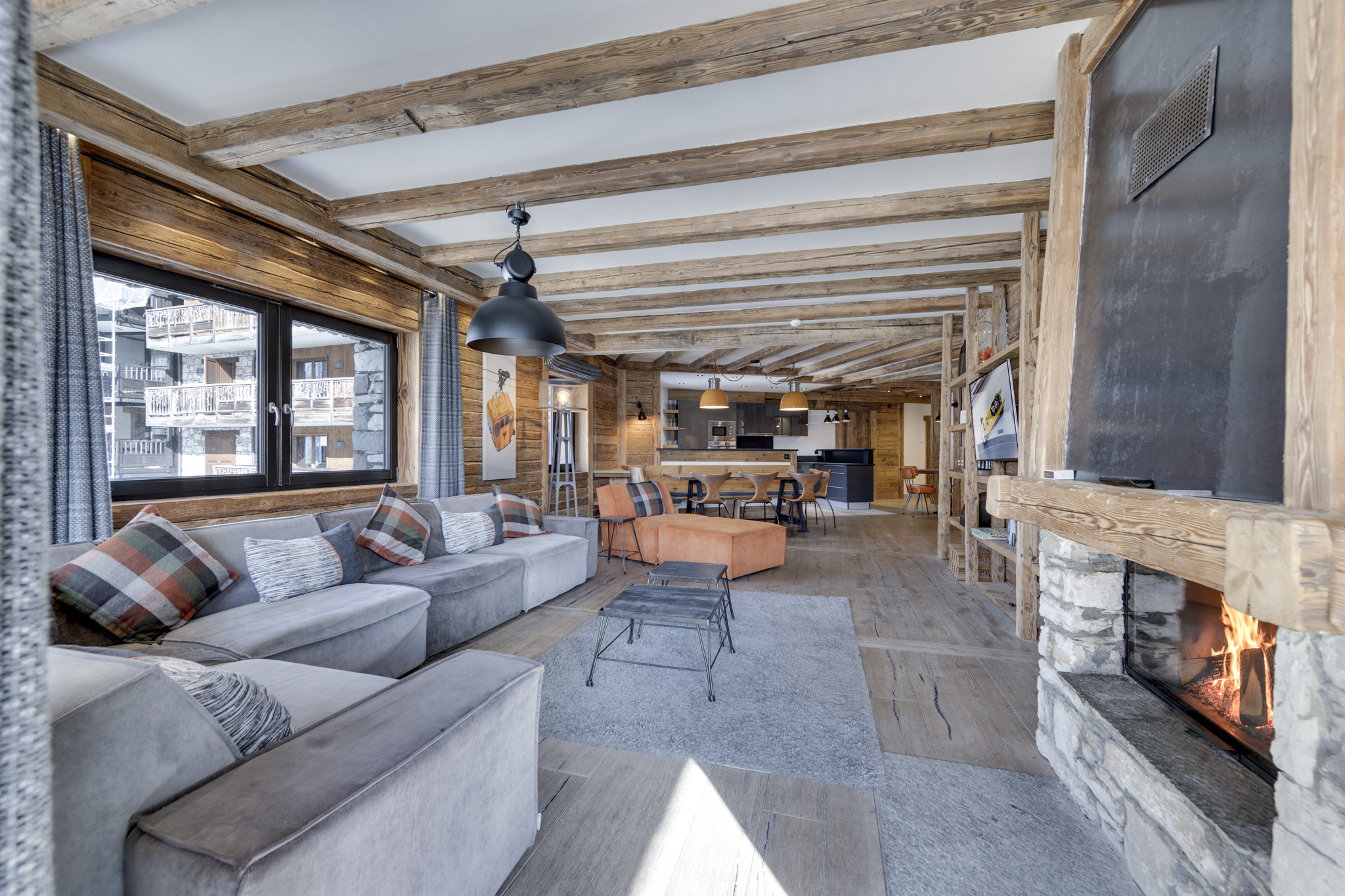 Exceptional 4-Bedroom Apartment in Val d’Isère – Contemporary Chic, Panoramic Views & Private Sauna