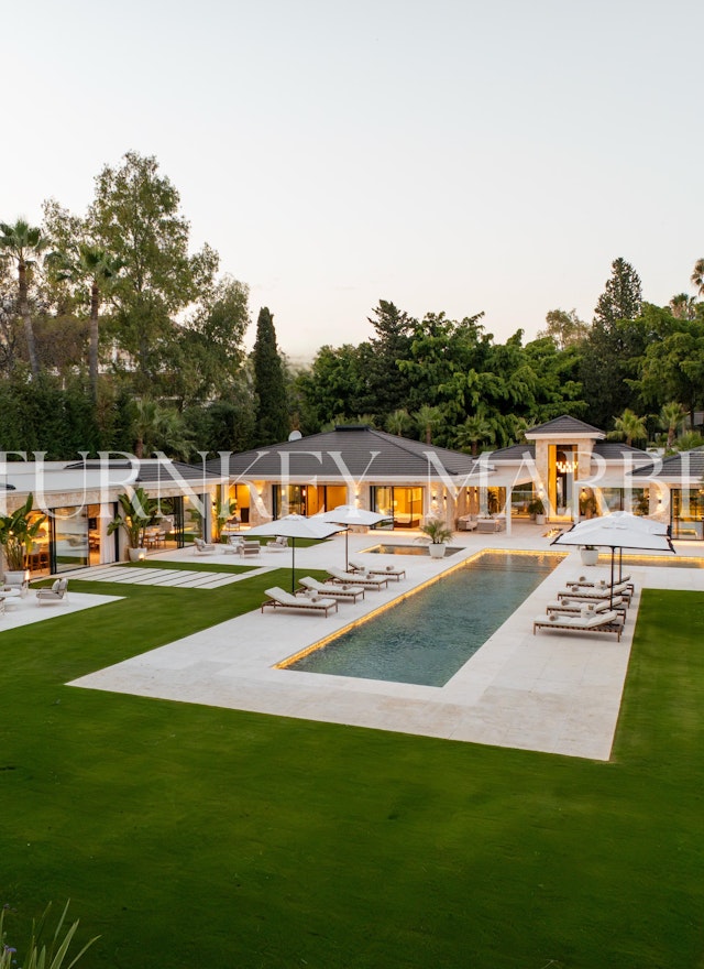 Villa in Marbella, Nueva Andalucia - 8 bed - EUR 20.50M