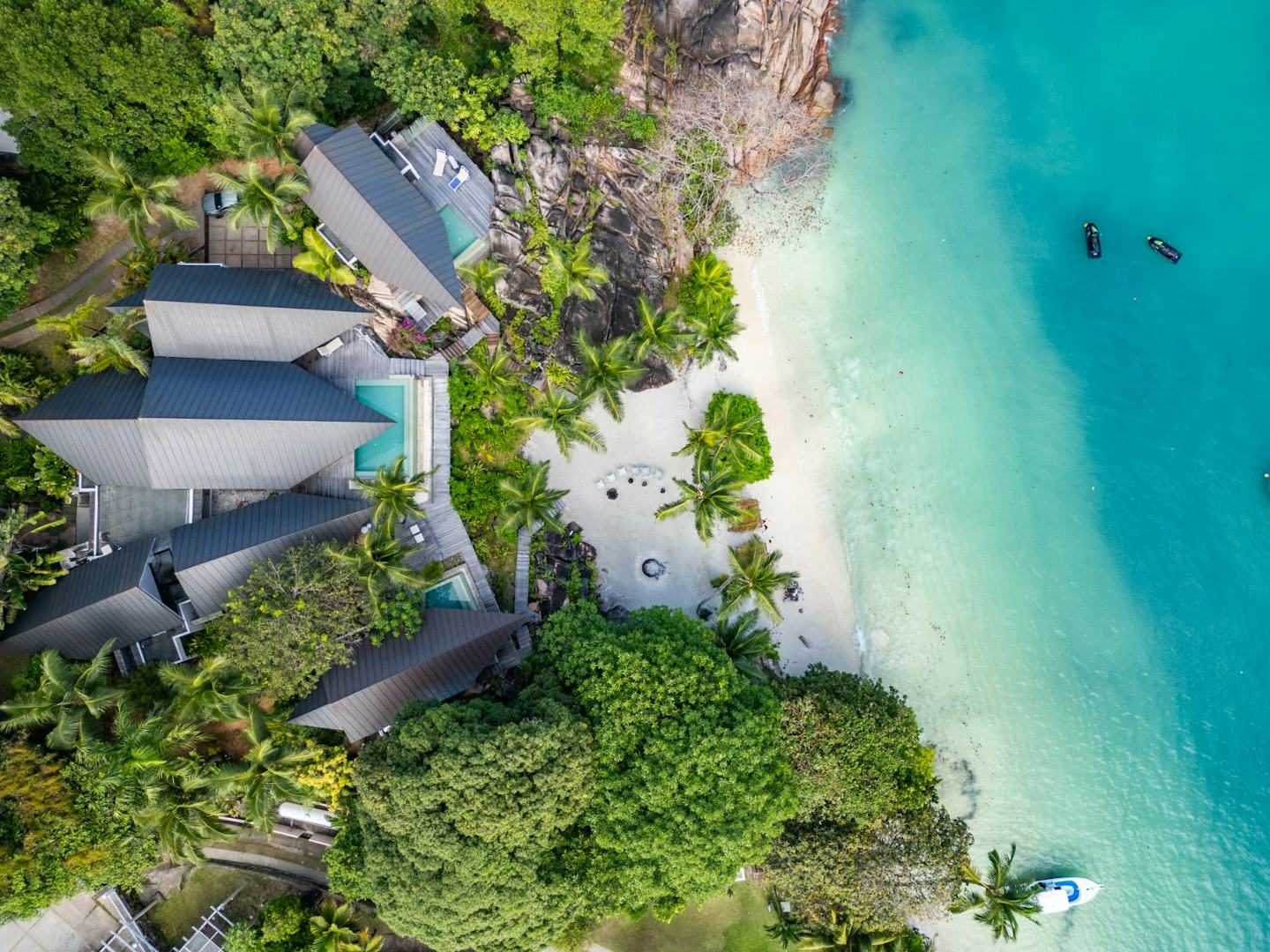 Luxury villa | in Seychelles | 5 bedrooms | 5 bathrooms | image 1 of 37