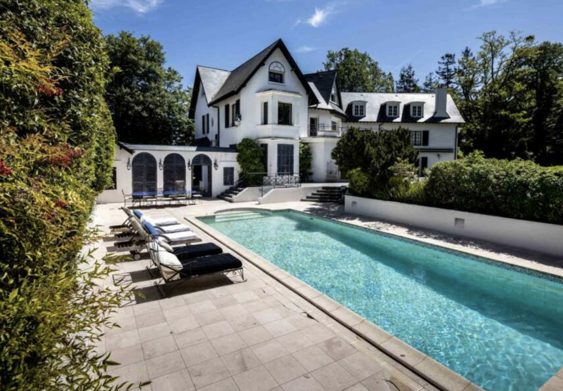 Your House of Elegance in Marnes La Coquette in a huge park just 15 minutes from Paris