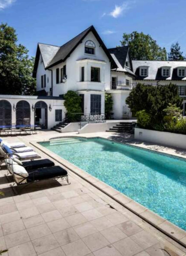 Your House of Elegance in Marnes La Coquette in a huge park just 15 minutes from Paris