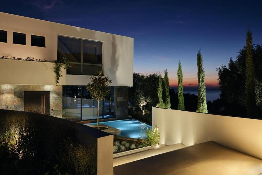 Exclusive Seafront Villa in Halkidiki – A Prestigious Coastal Haven