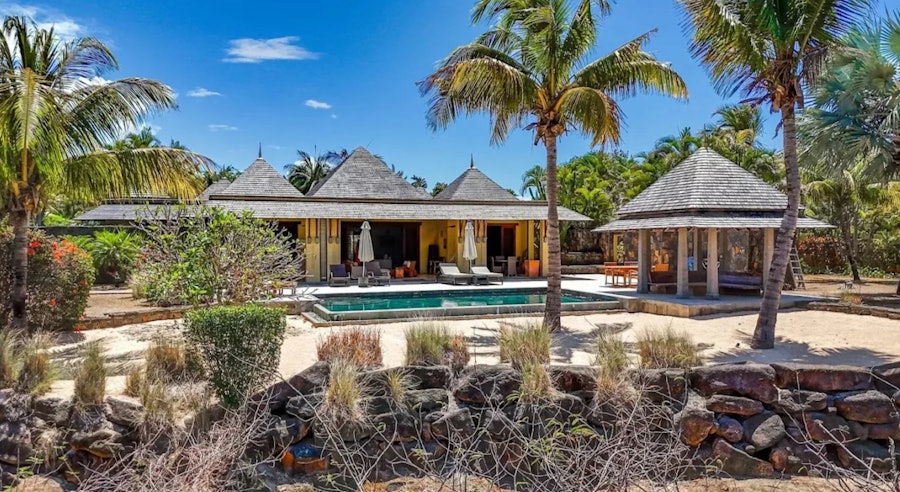 Villa for sale in Tamarina — Golf-front villa