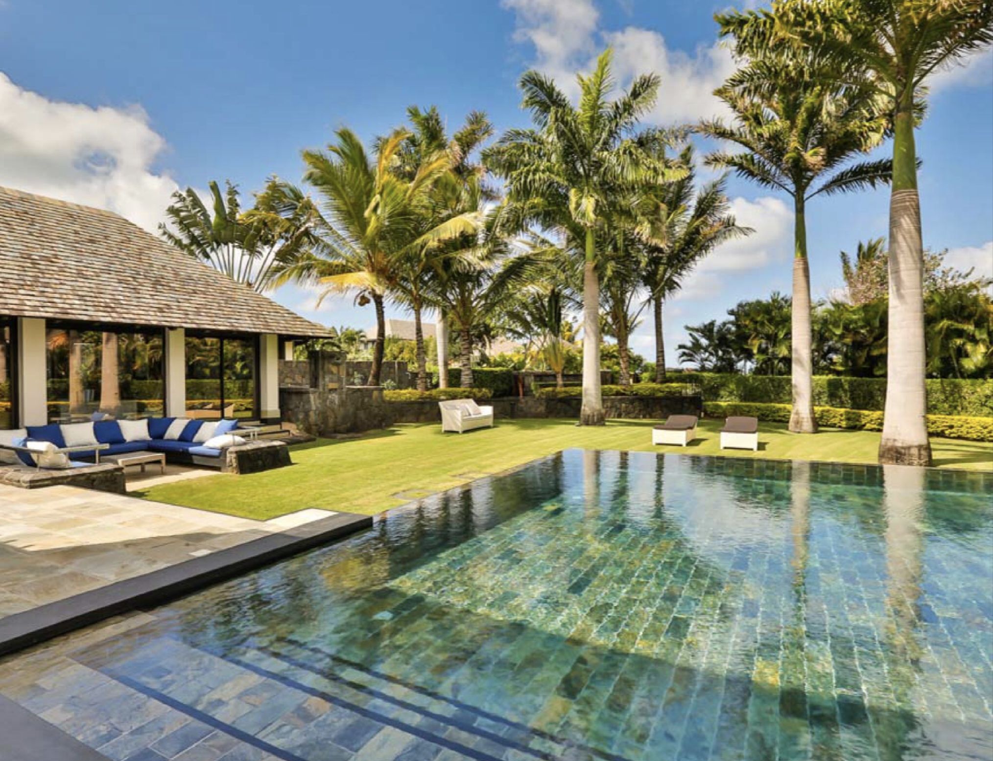 villa de luxe · a Beau Champ · 4 chambres · 4 salles de bain · photo 1 sur 29