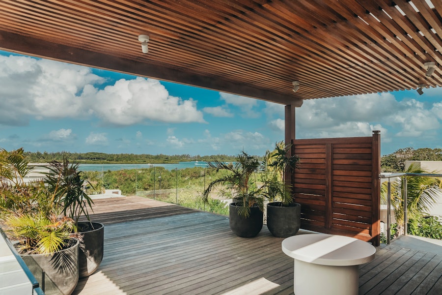 Lagoon-side residence in Anahita Beau Champ near the resort