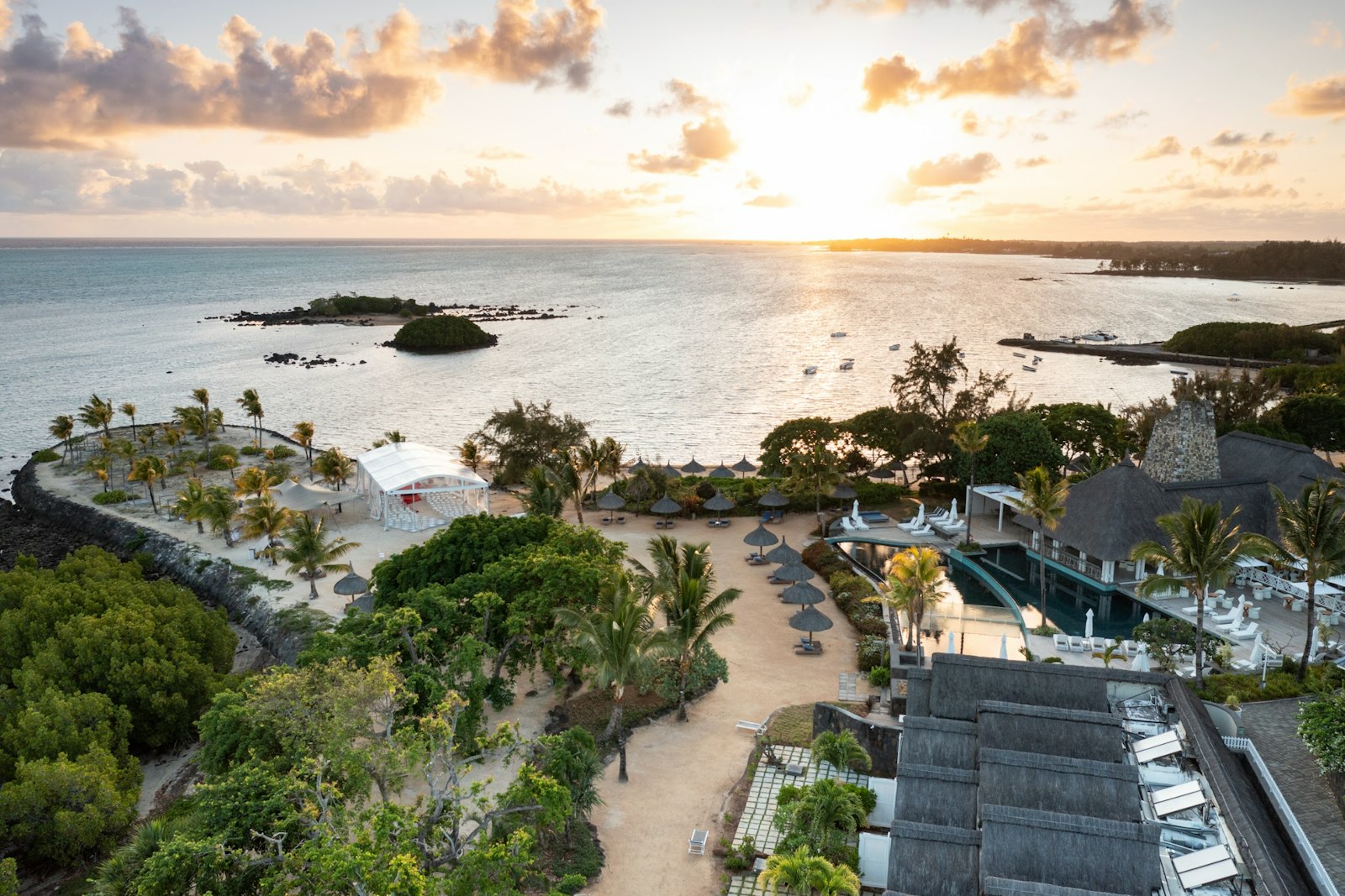 Contemporary ocean-view penthouse at Azuri, Haute Rive