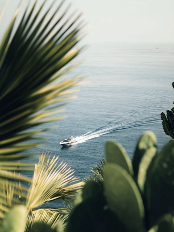 High-end residence in Marbella with sea view and terrace