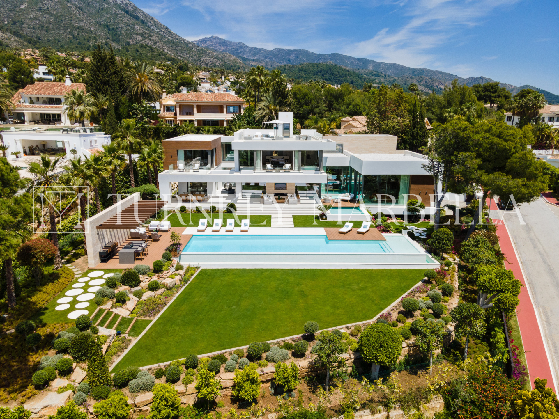 Luxury villa for sale in Marbella Golden Mile, Marbella | Rossini 13