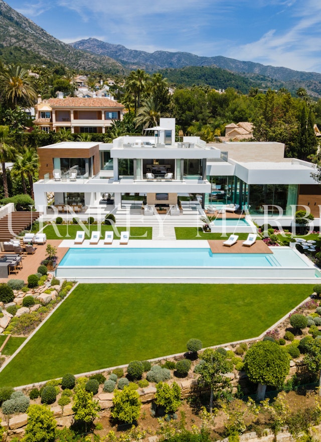 Luxury villa for sale in Marbella Golden Mile, Marbella | Rossini 13