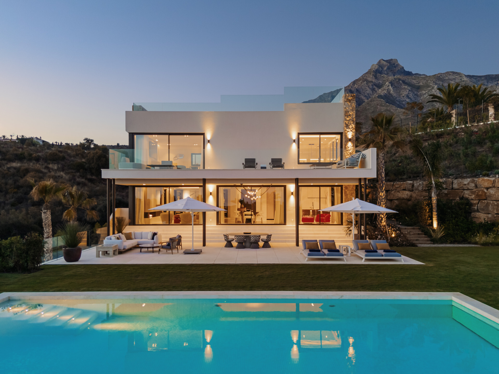 Luxury villa for sale in Marbella Golden Mile, Marbella | Villa Horizon