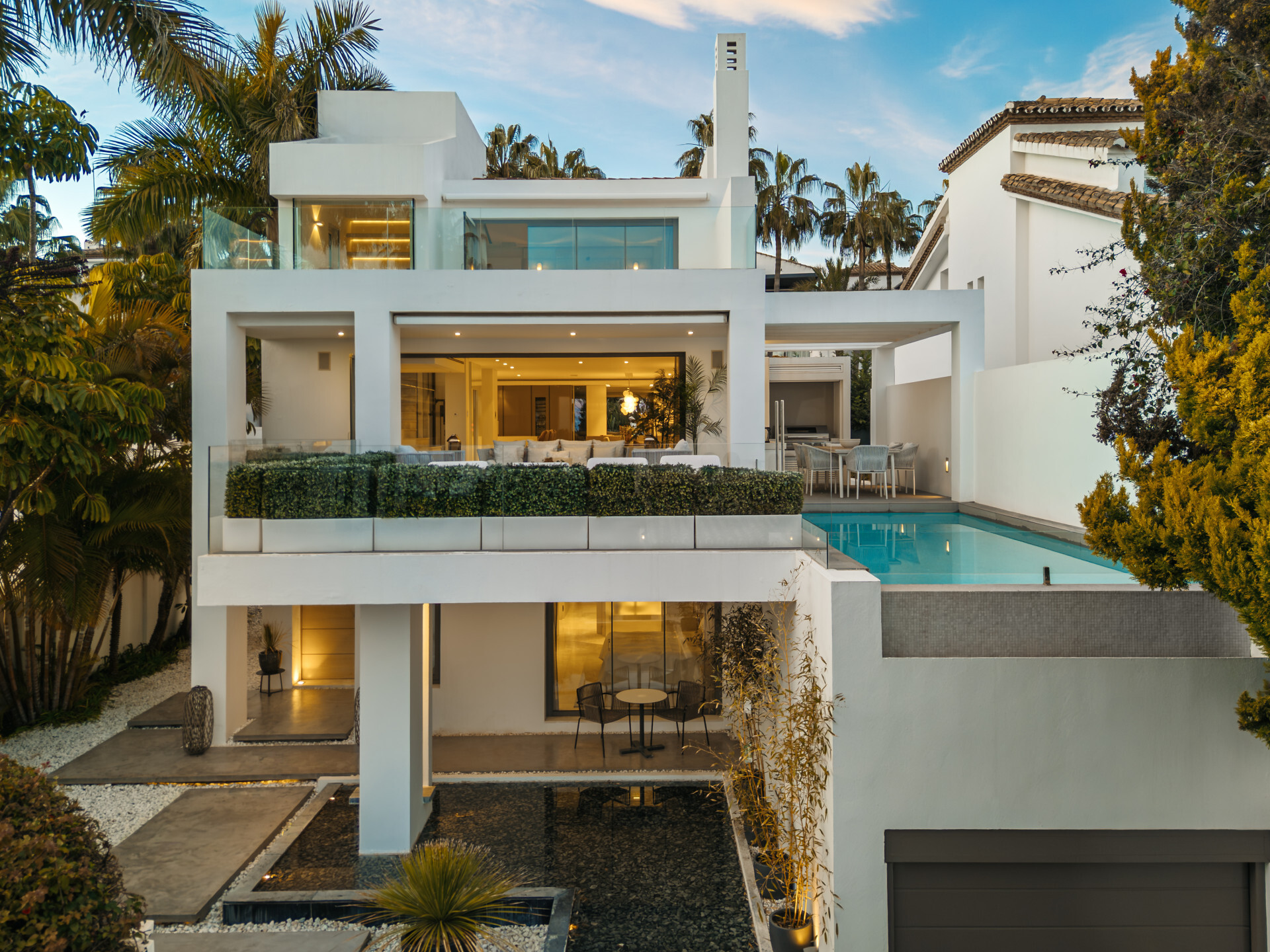 Sea-view villa for sale in Marbella Golden Mile, Marbella | Magna 6