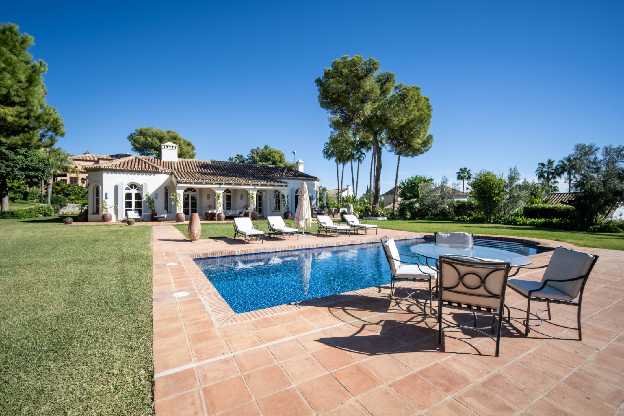 Luxury villa for sale in Marbella Golden Mile, Marbella | Casa de los Sueños