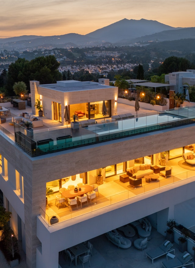 Beachside villa for sale in Marbella Golden Mile, Marbella | Skyvilla 6