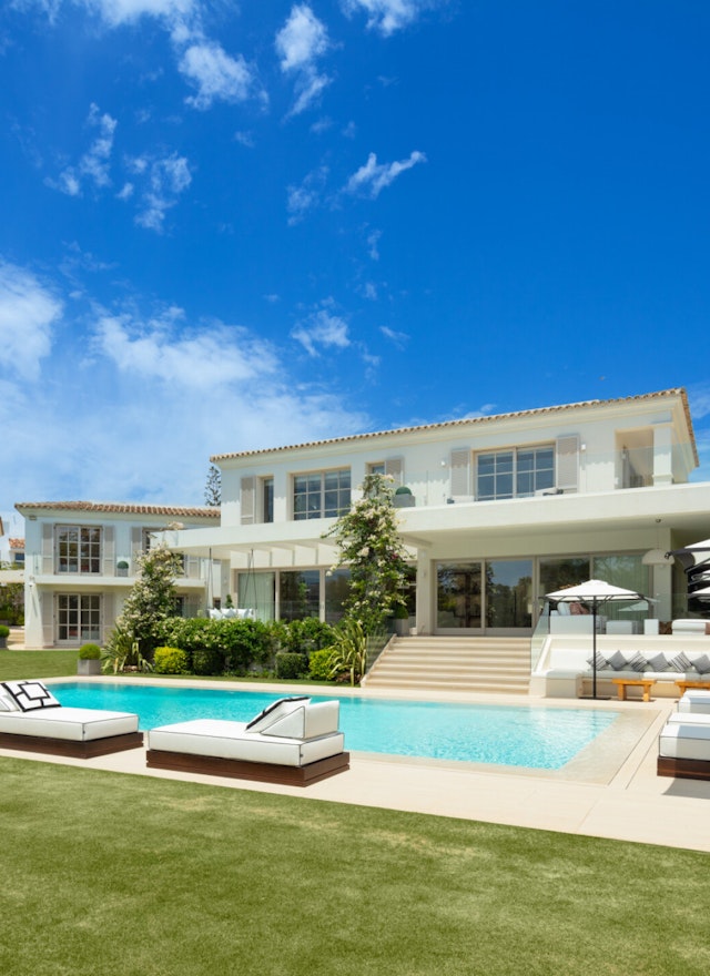 Sea-view villa for sale in Nueva Andalucia, Marbella | Aloha 40