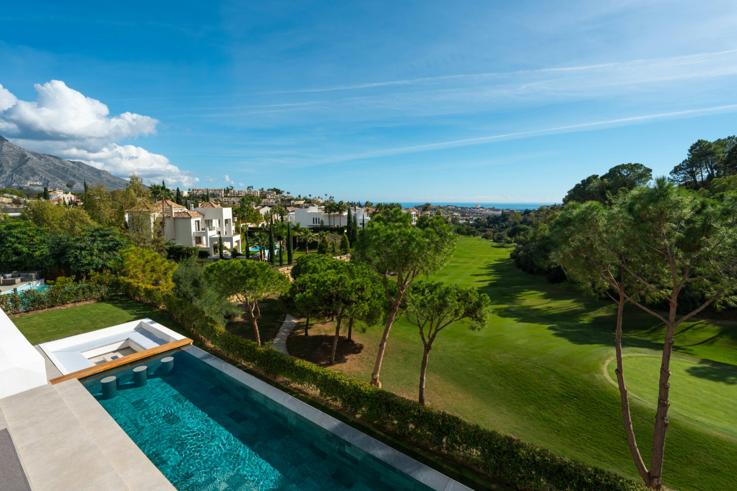 Vue sur le golf et la mer depuis une villa de La Quinta, Benahavís